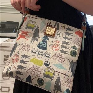 DISNEY Parks DISNEY Dooney & Bourke STAR
WARS The Force Awakens CROSSBODY NWOT.